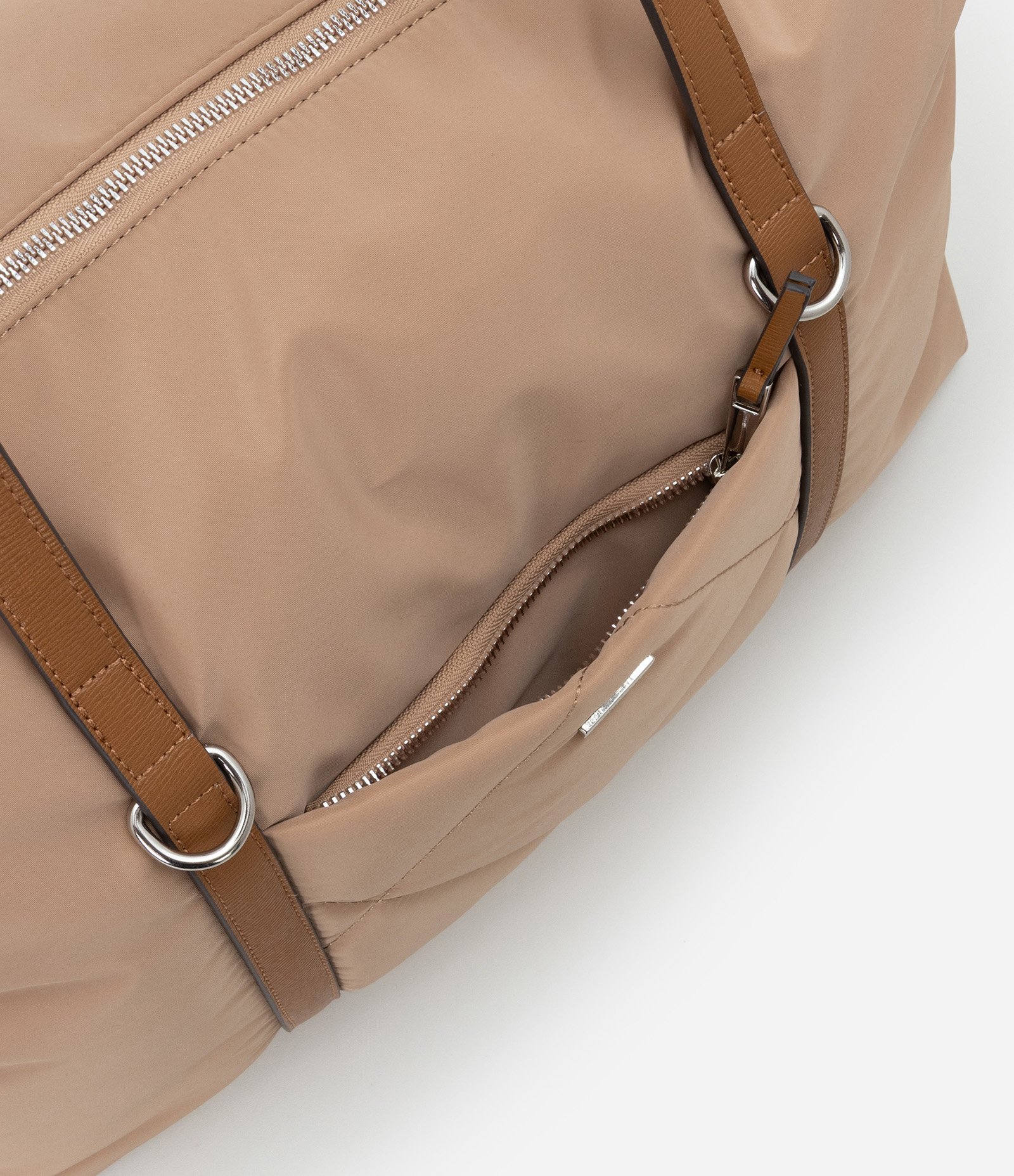 Bolsa Mala Grande com Textura Matelassê Bege 6