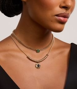 Colar Camadas em Metal com Pingentes de Resina