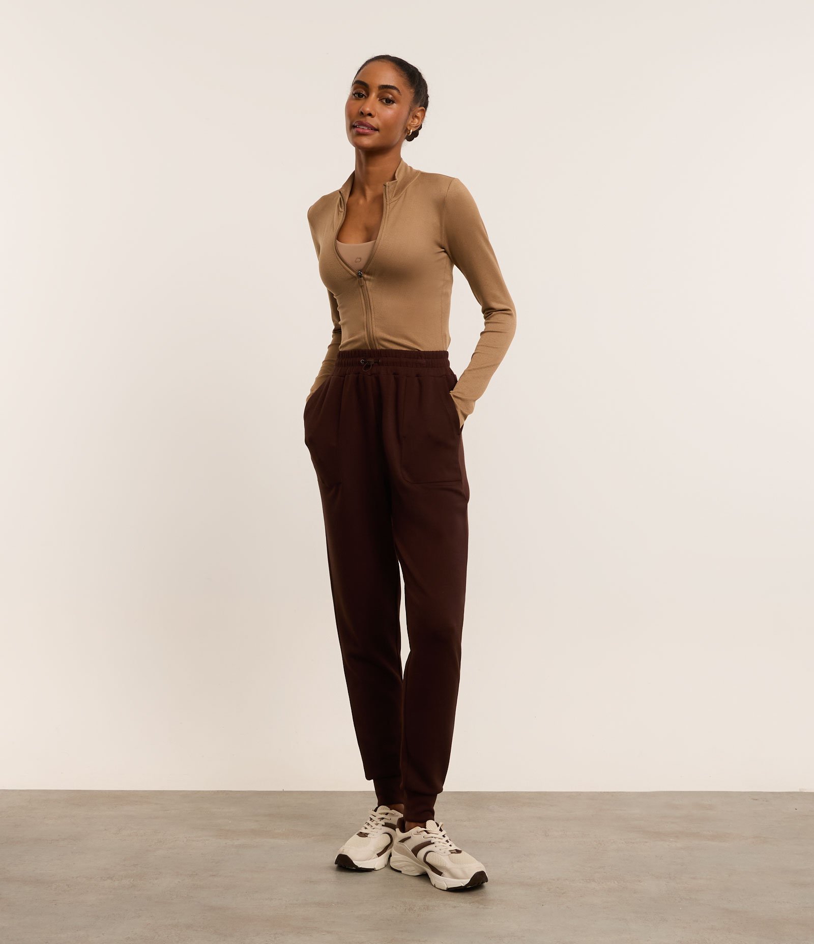 Jaqueta Esportiva Seamless com Golinha Alta Marrom Claro 2