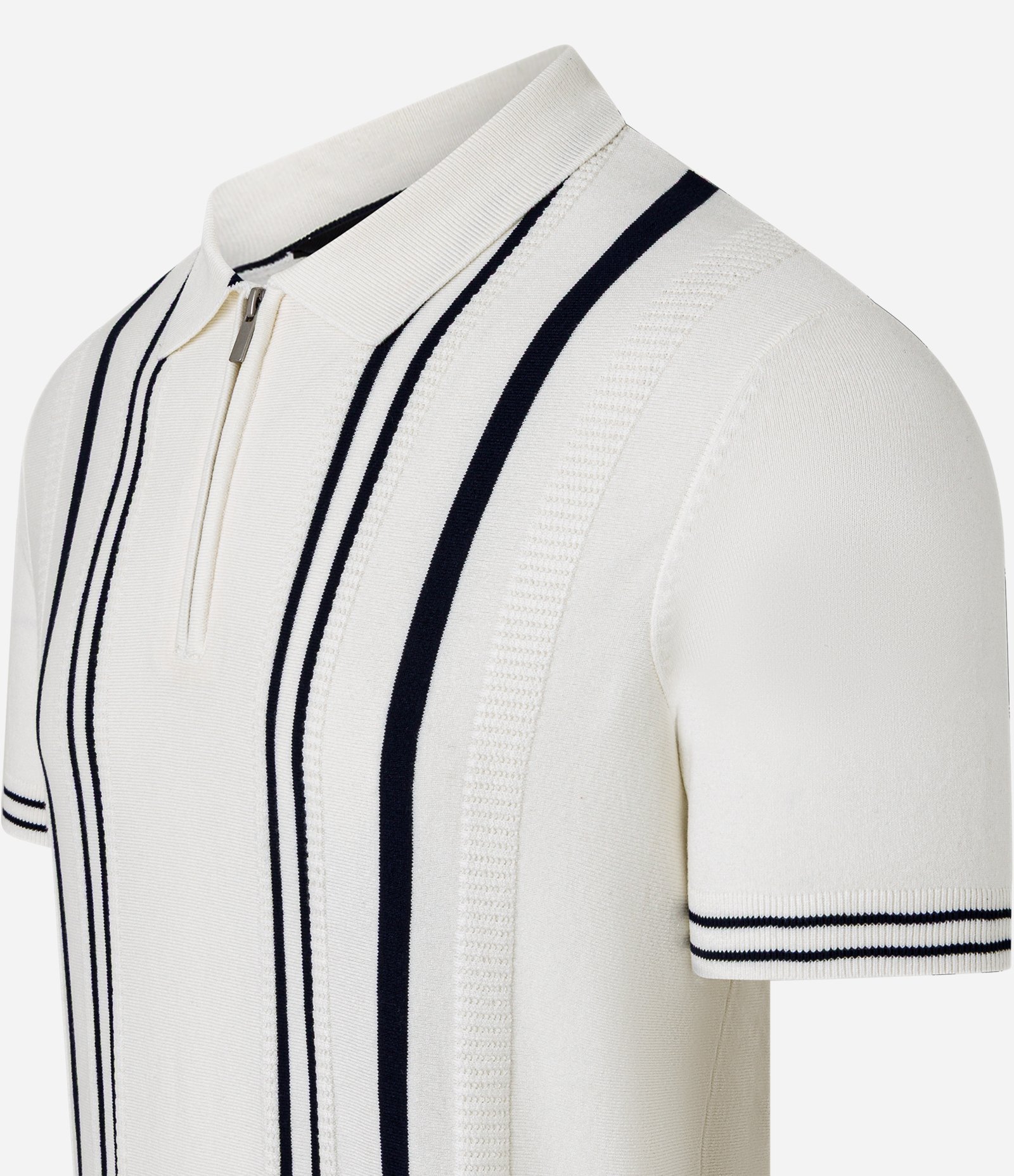 Camisa Polo Slim em Tricô com Estampa Listrada e Zíper na Gola Bege 10