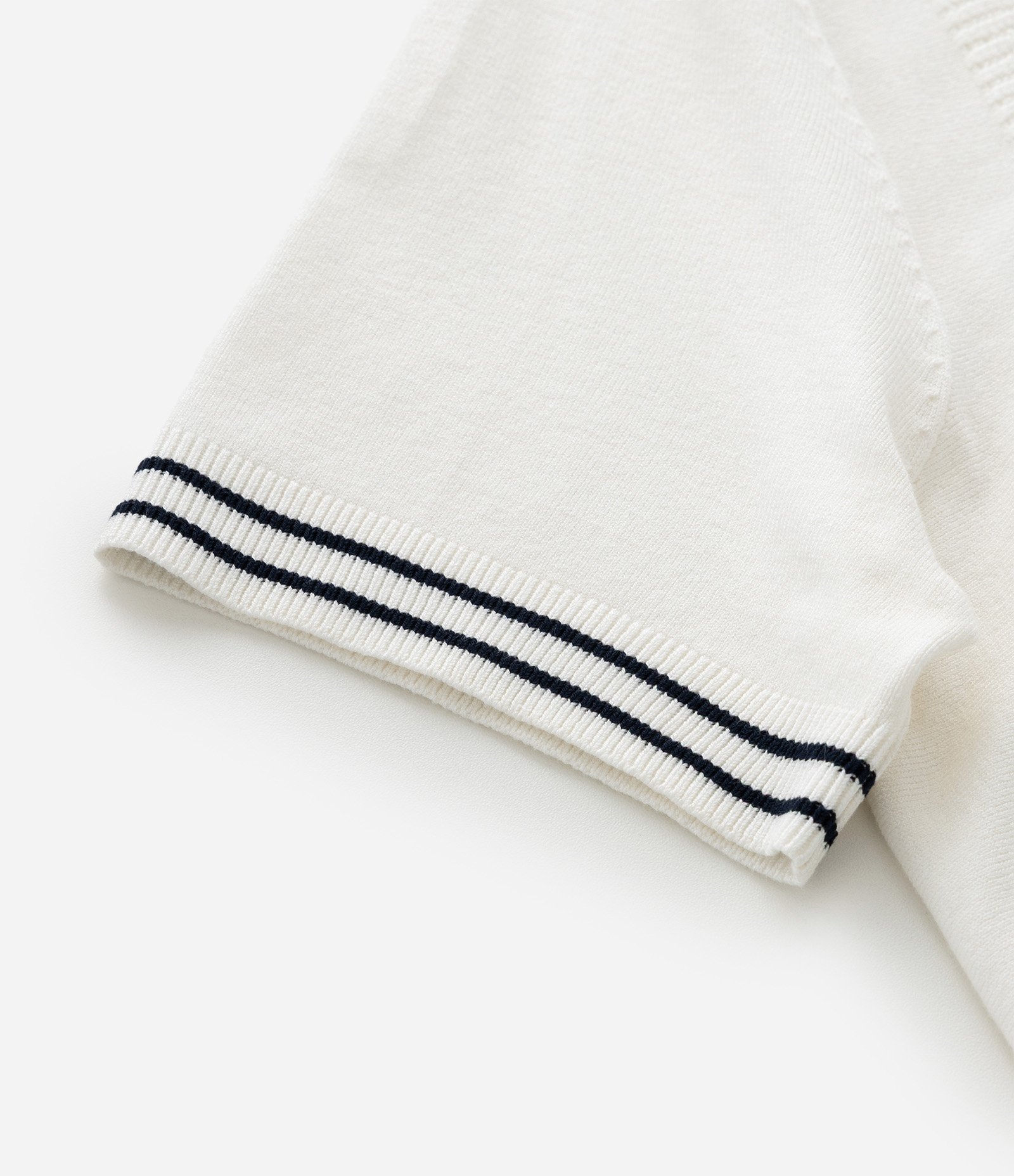 Camisa Polo Slim em Tricô com Estampa Listrada e Zíper na Gola Bege 13