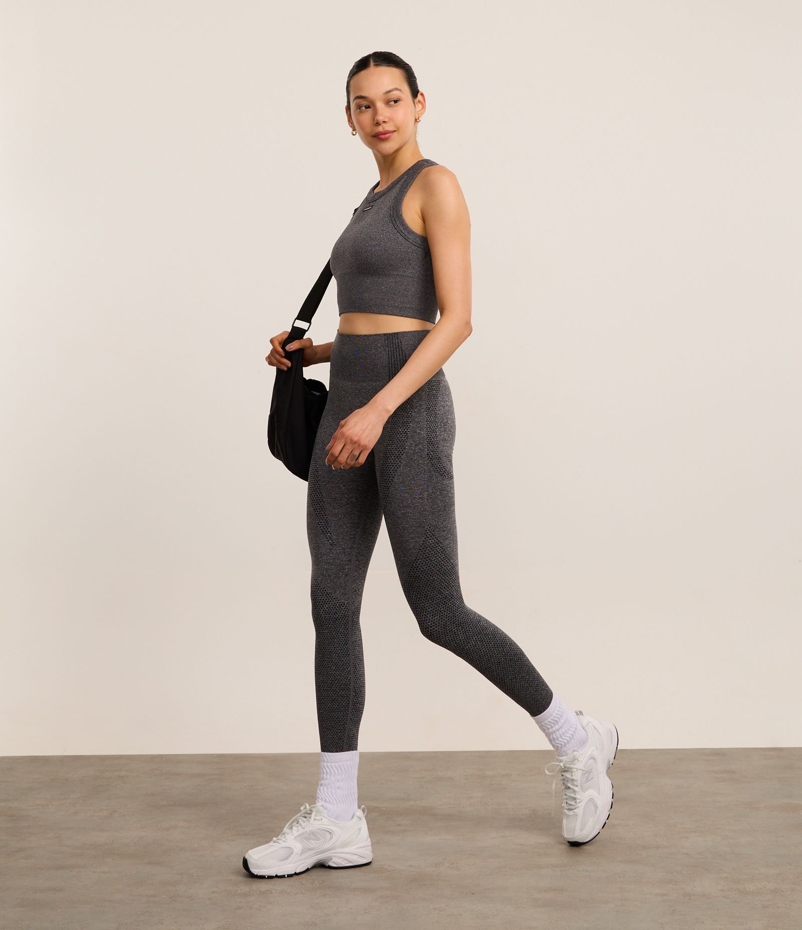 Regata Esportiva Seamless Texturizada com Emborrachado Movement Cinza 2