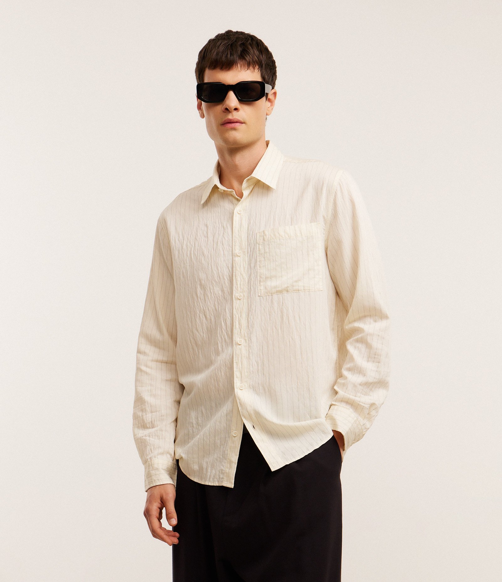 Camisa Comfort em Viscose com Estampa de Listras e Bolso Off White 1