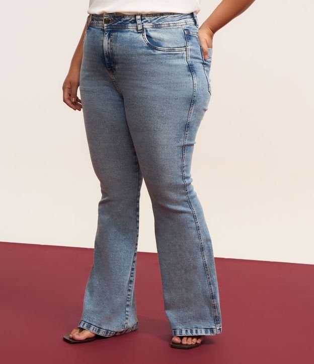 Calça Flare em Jeans com Elastano Curve & Plus Size