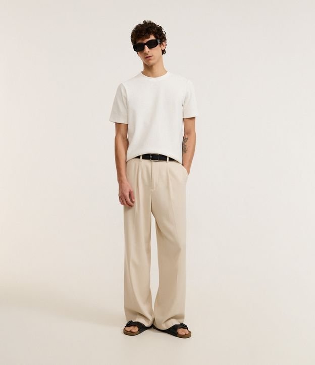 Calça Wide Leg com Bolso e Friso Alfaiatada