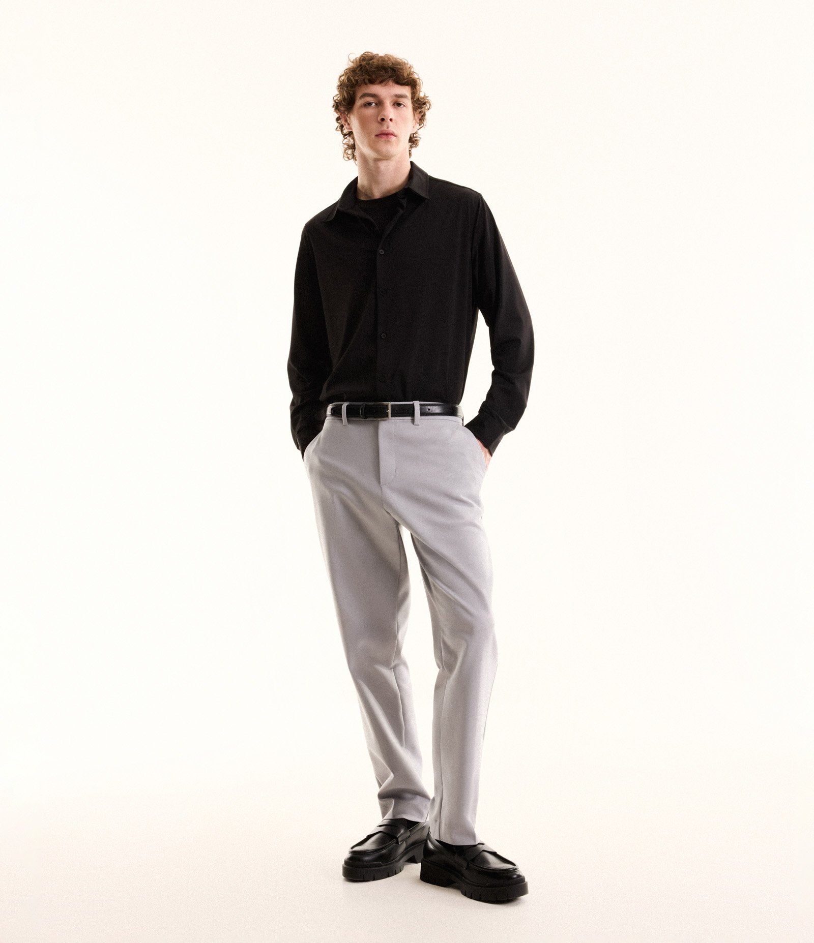 Calça Slim em Alfaiataria Com Passante e Bolso Cinza 2
