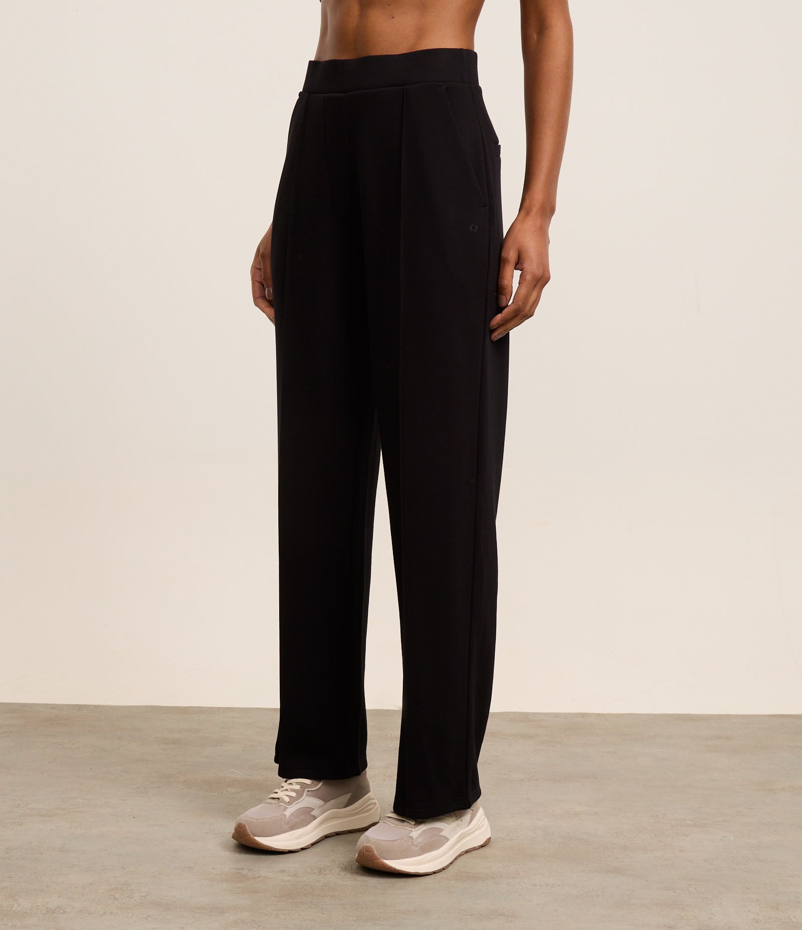 Calça Reta Esportiva com Frisos Frontais e Cós Largo 2