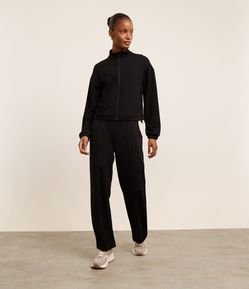 Calça Reta Esportiva com Frisos Frontais e Cós Largo