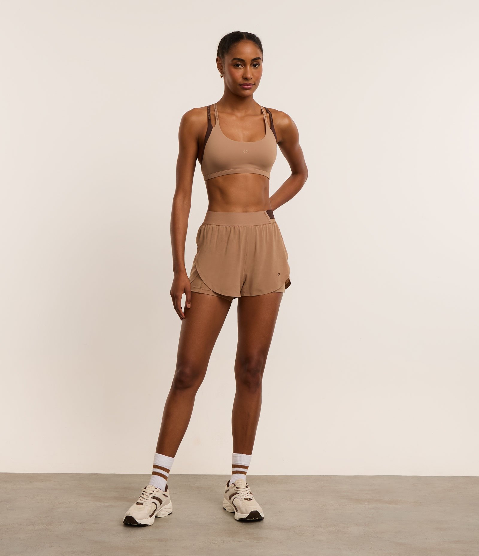 Top Esportivo de Alça Dupla em Microfibra com Contraste Bege 3