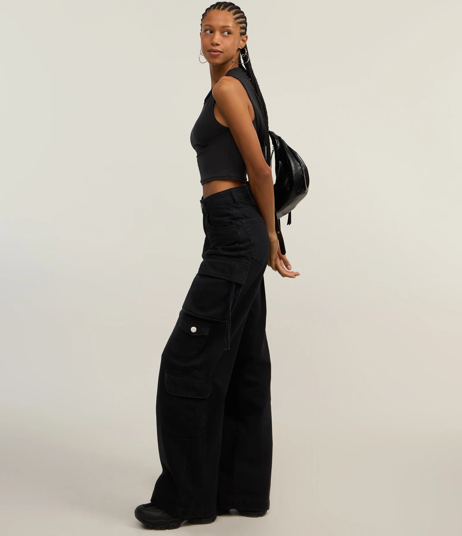 Blusa sem Manga com Capuz na Gola Preto 2