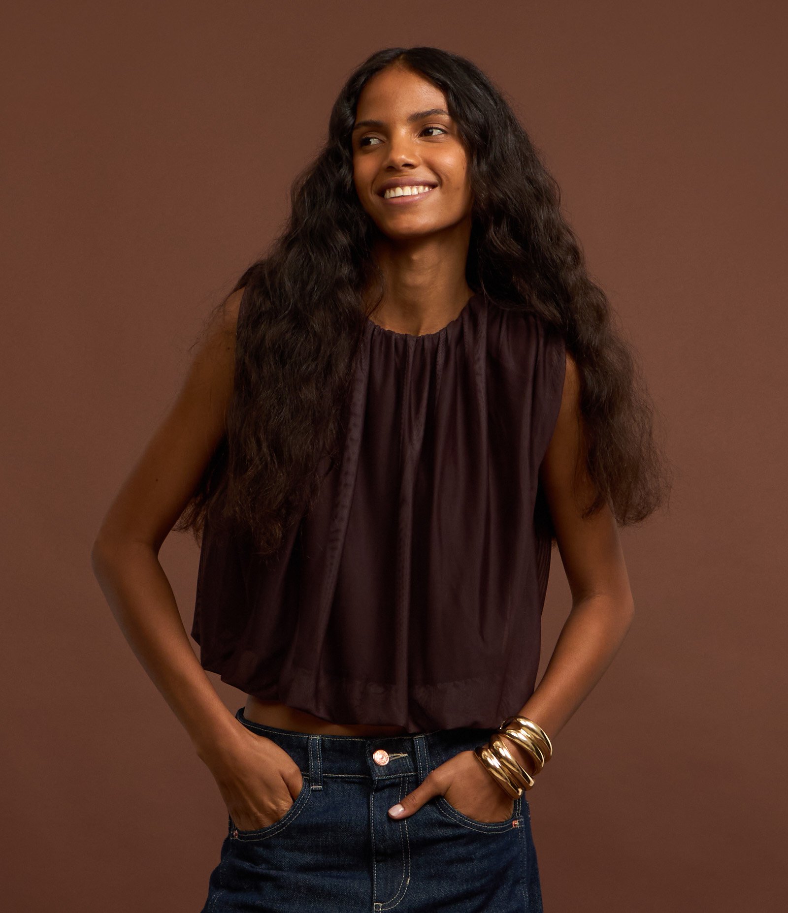 Blusa Balonê Cropped em Tule com Gola Redonda Marrom 5