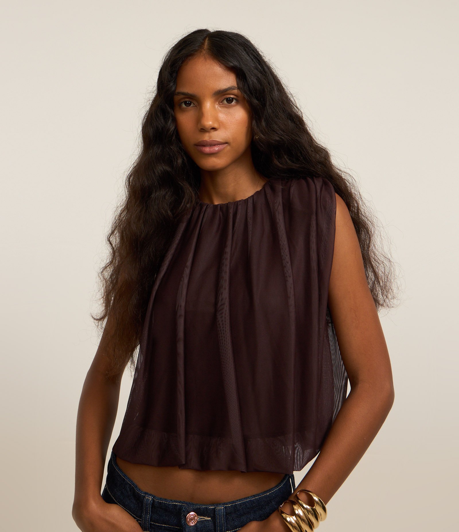 Blusa Balonê Cropped em Tule com Gola Redonda Marrom 1