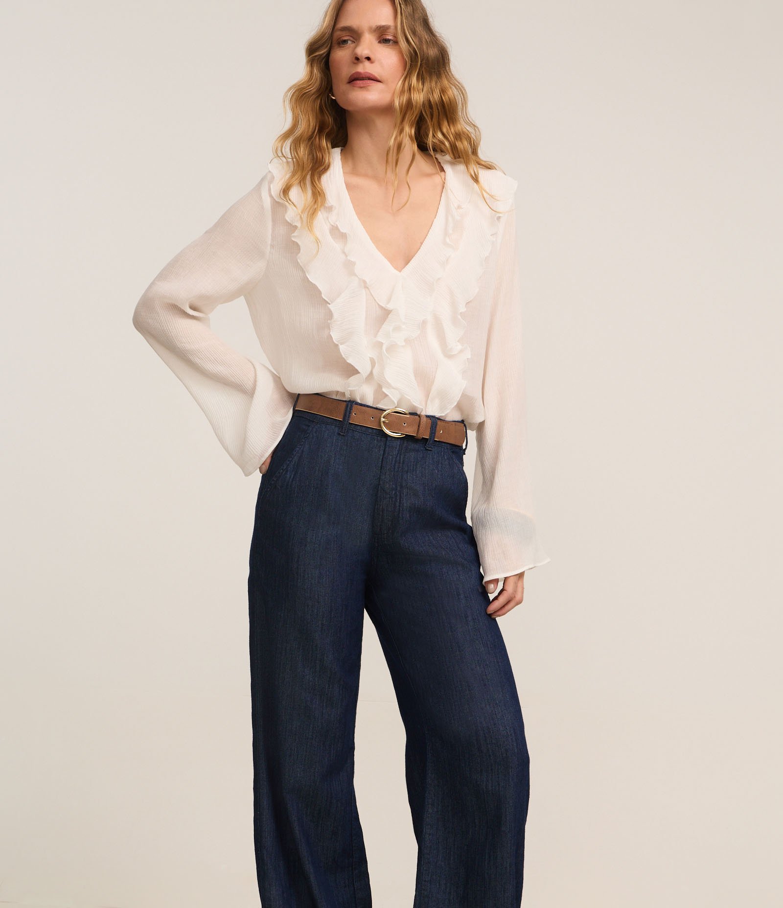 Calça Wide Leg em Jeans Semi Alfaiatada Azul 2