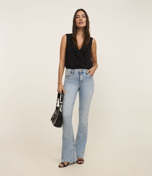 Calça Bootcut Jeans com Elastano e Bolso Relógio