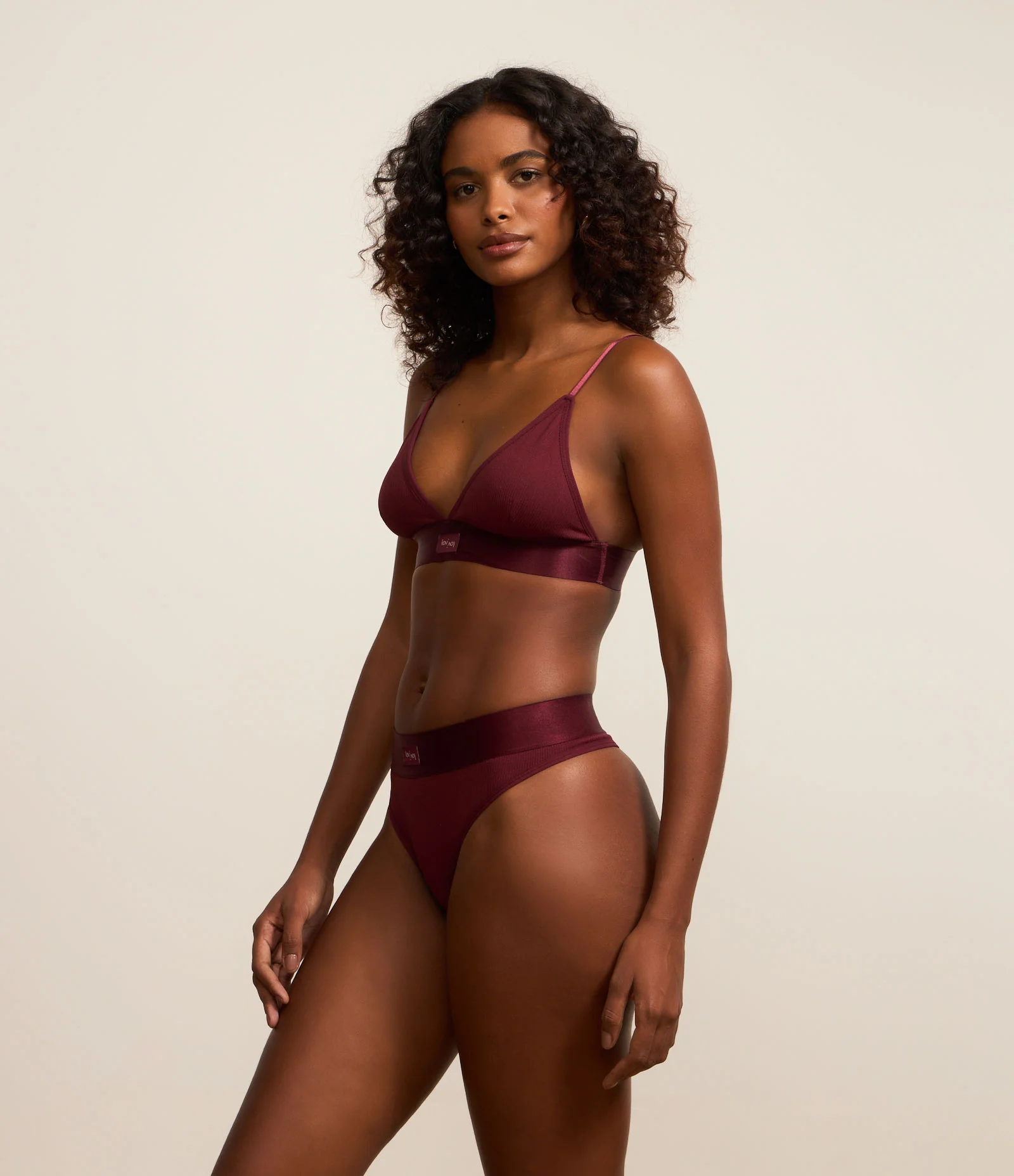 Sutiã Top Triângulo Texturizado em Poliamida Seamless Bordô 2