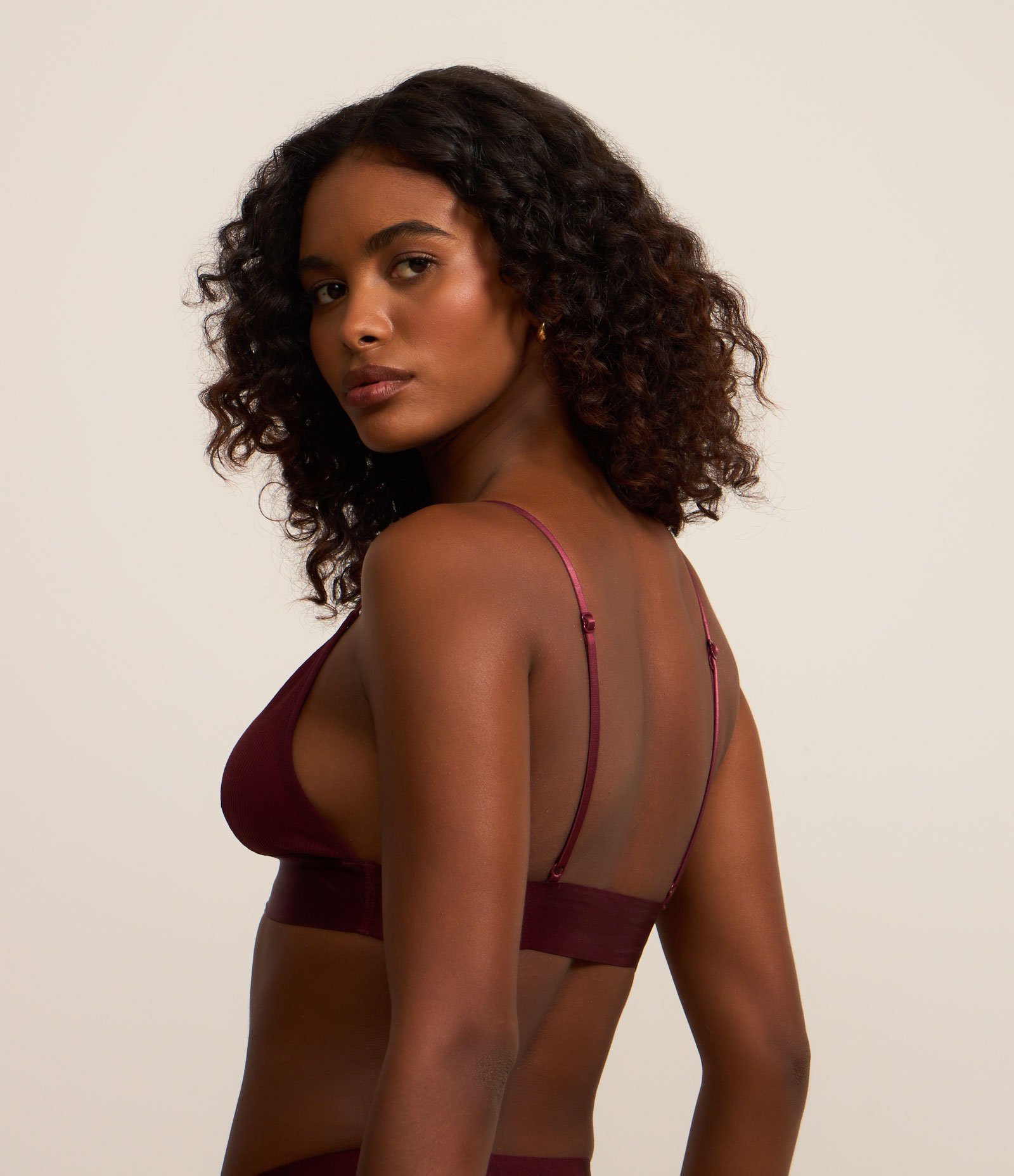 Sutiã Top Triângulo Texturizado em Poliamida Seamless Bordô 3
