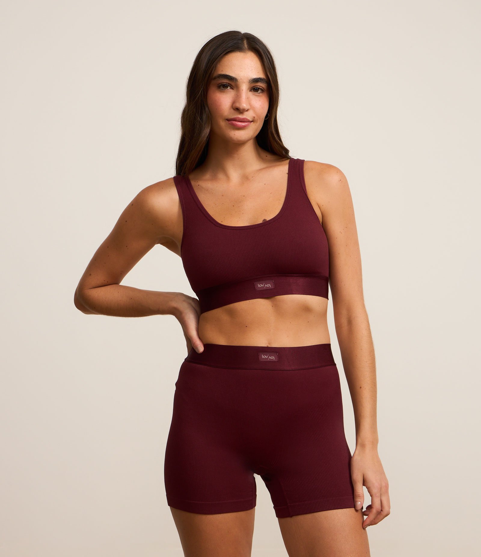 Bermuda Seamless Texturizada com Cós Elástico Bordô 1