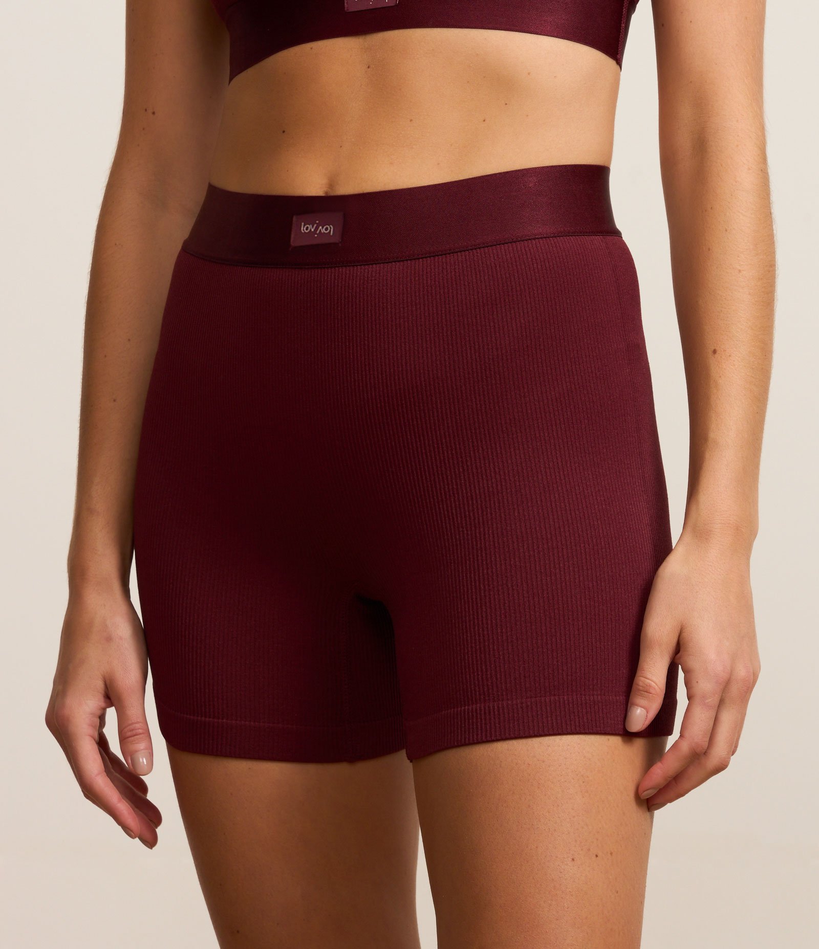 Bermuda Seamless Texturizada com Cós Elástico Bordô 2