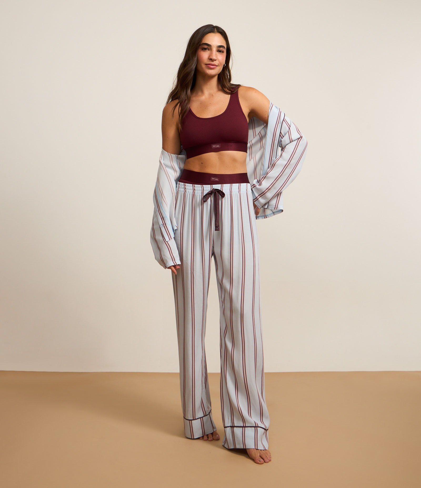 Bermuda Seamless Texturizada com Cós Elástico Bordô 4