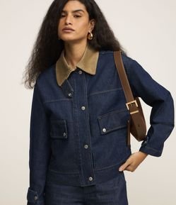 Jaqueta Trucker em Jeans com Gola Contrastante