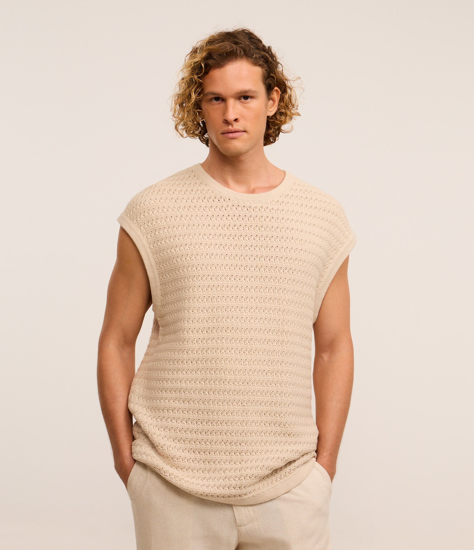 Regata Boxy Texturizada em Tricô Bege 1