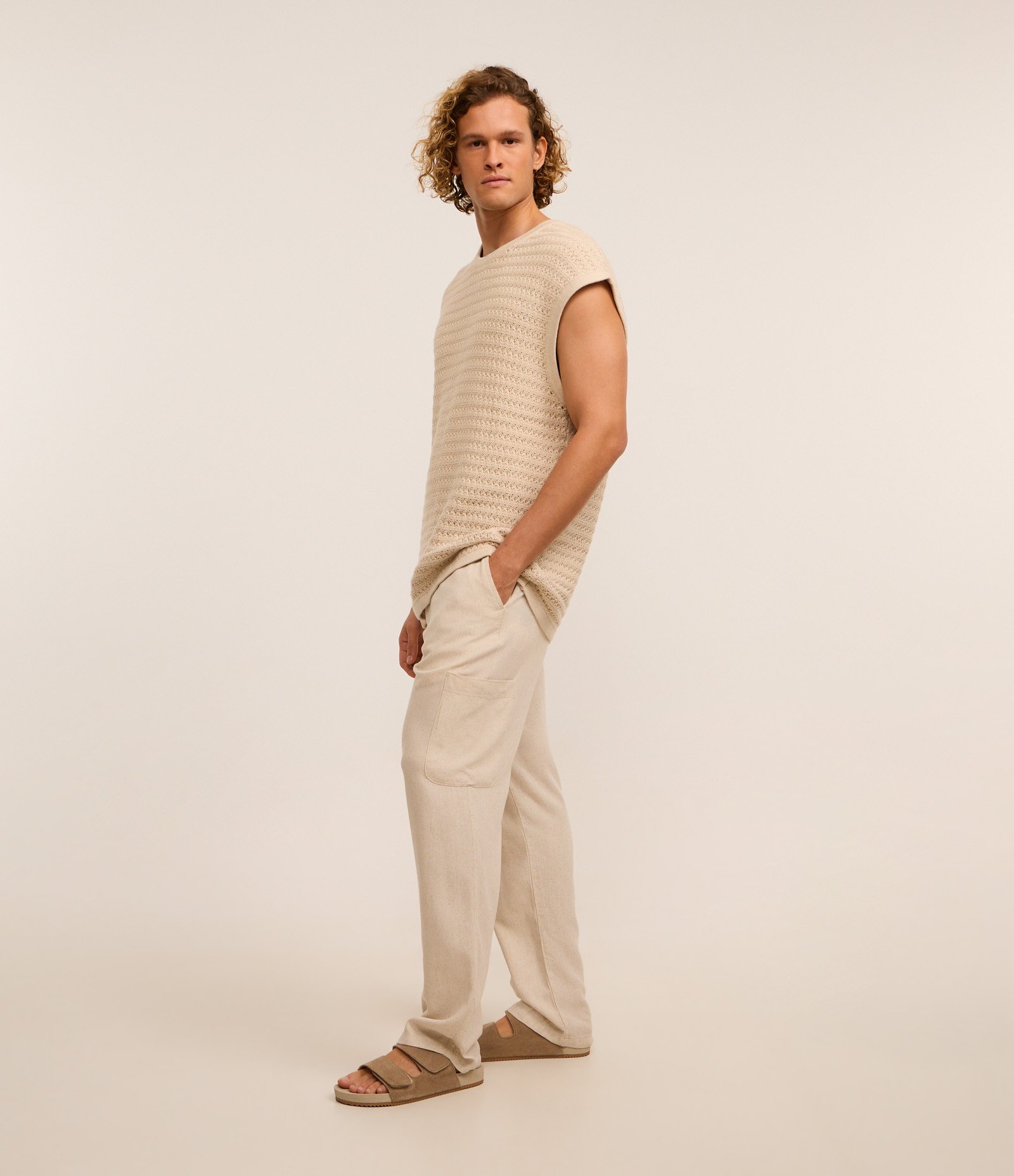 Regata Boxy Texturizada em Tricô Bege 2