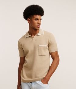Camisa Comfort em Algodão com Gola Polo e Bolso com Detalhes Bordados Texturizada