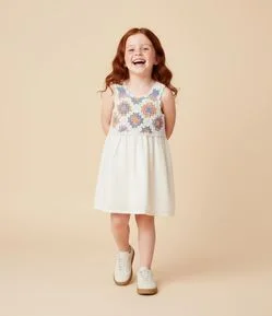 Vestido Infantil com Busto de Efeito Crochê - Tam 1 a 6 Anos