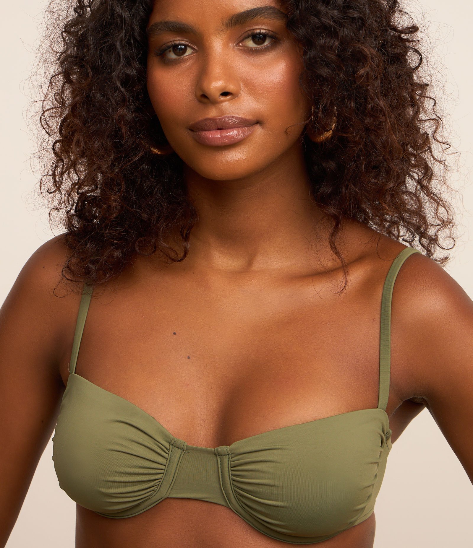 Biquíni Top Meia Taça em Microfibra com Franzido Verde 4