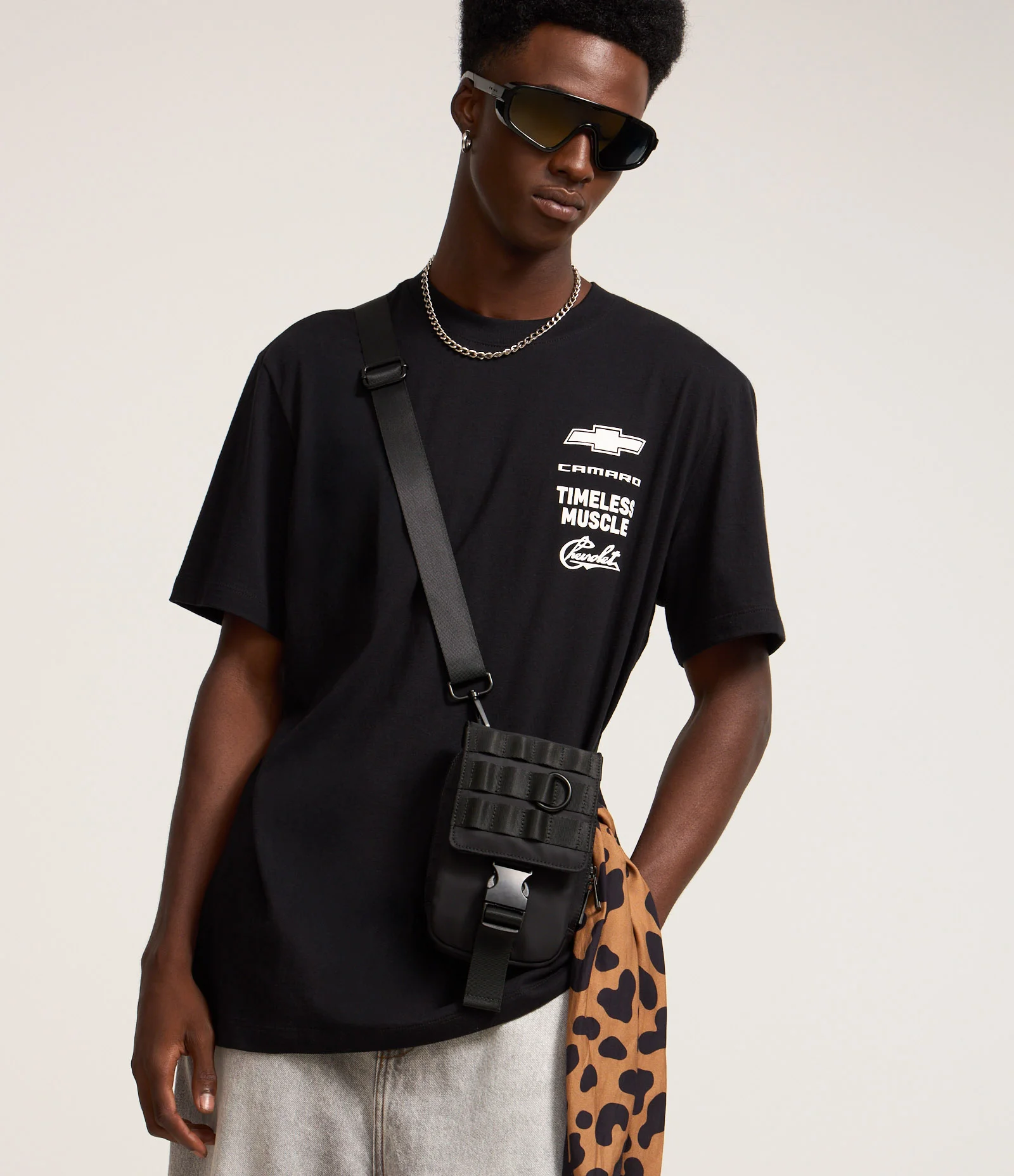 Camiseta Comfort em Algodão com Estampa de Camaro Preto 1