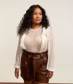 Blusa em Laise com Babados Curve & Plus Size
