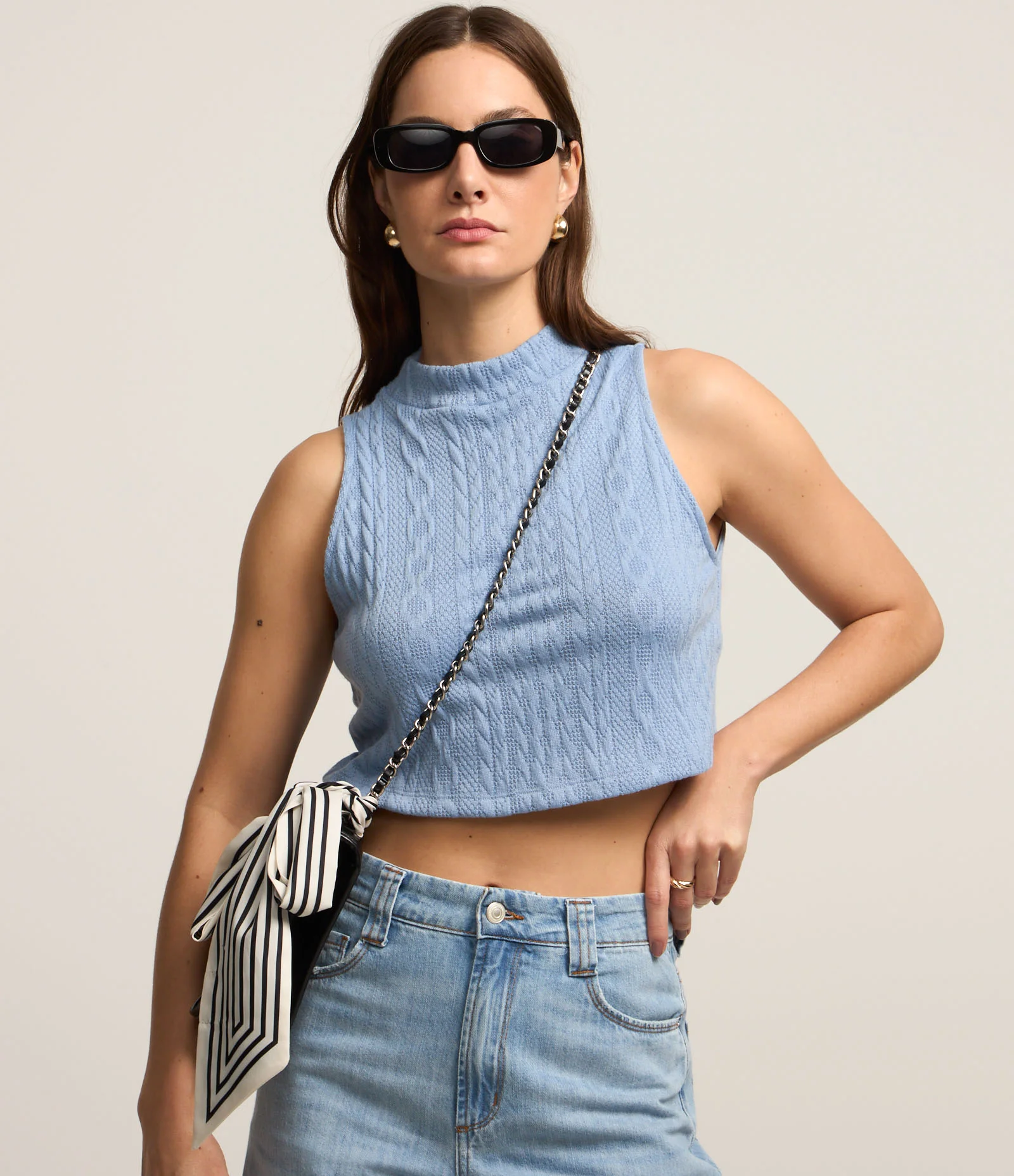 Blusa Cropped Sem Manga Texturizada com Golinha Alta Azul 1