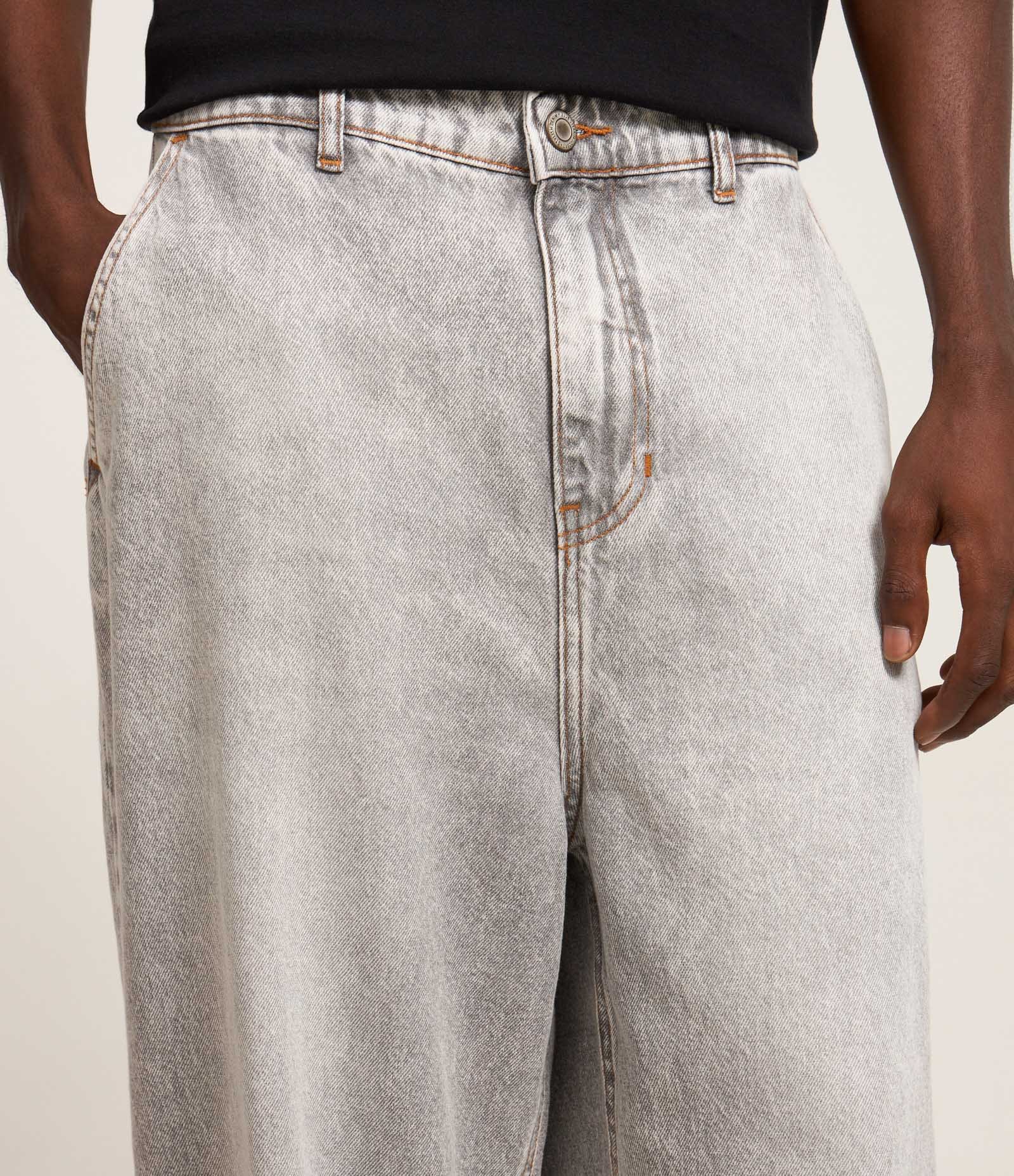 Calça Skater em Jeans Cinza 6