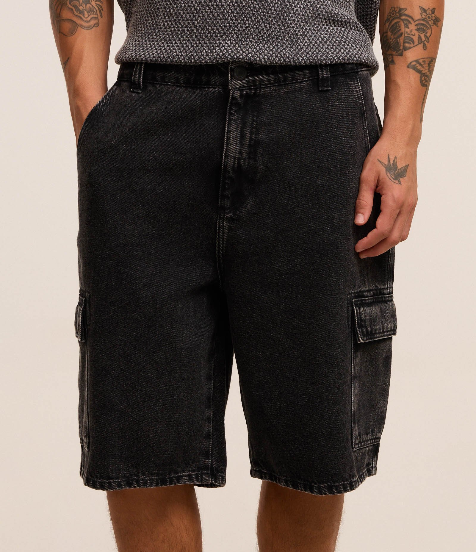 Bermuda Baggy Cargo em Jeans Preto 2
