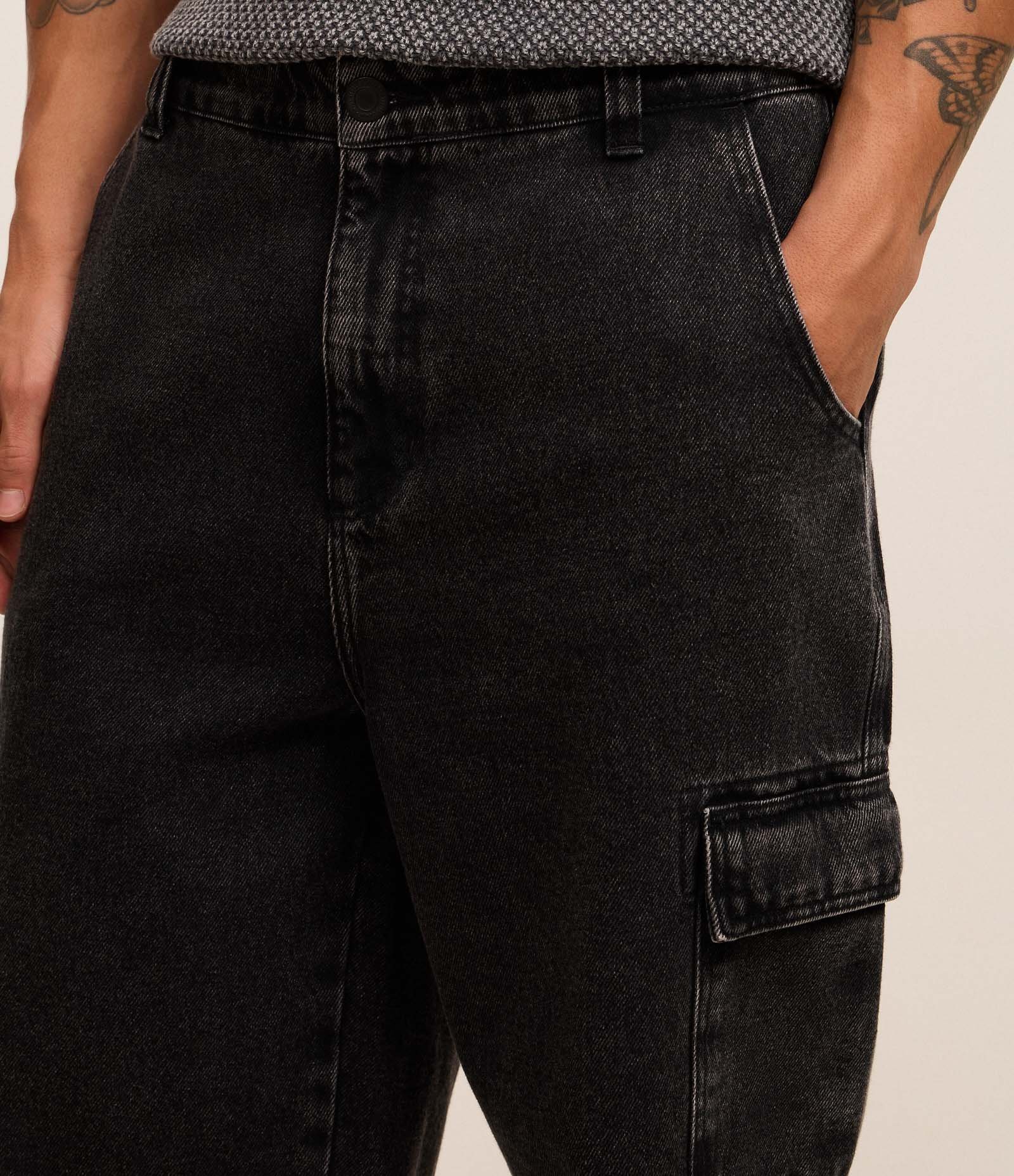 Bermuda Baggy Cargo em Jeans Preto 3