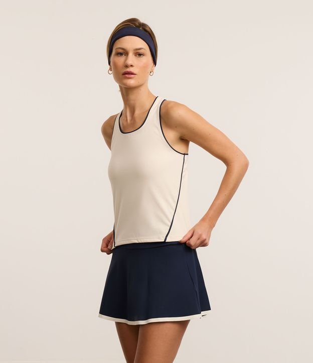 Regata Esportiva em Microfibra com Gola Halter e Vieses Contrastantes