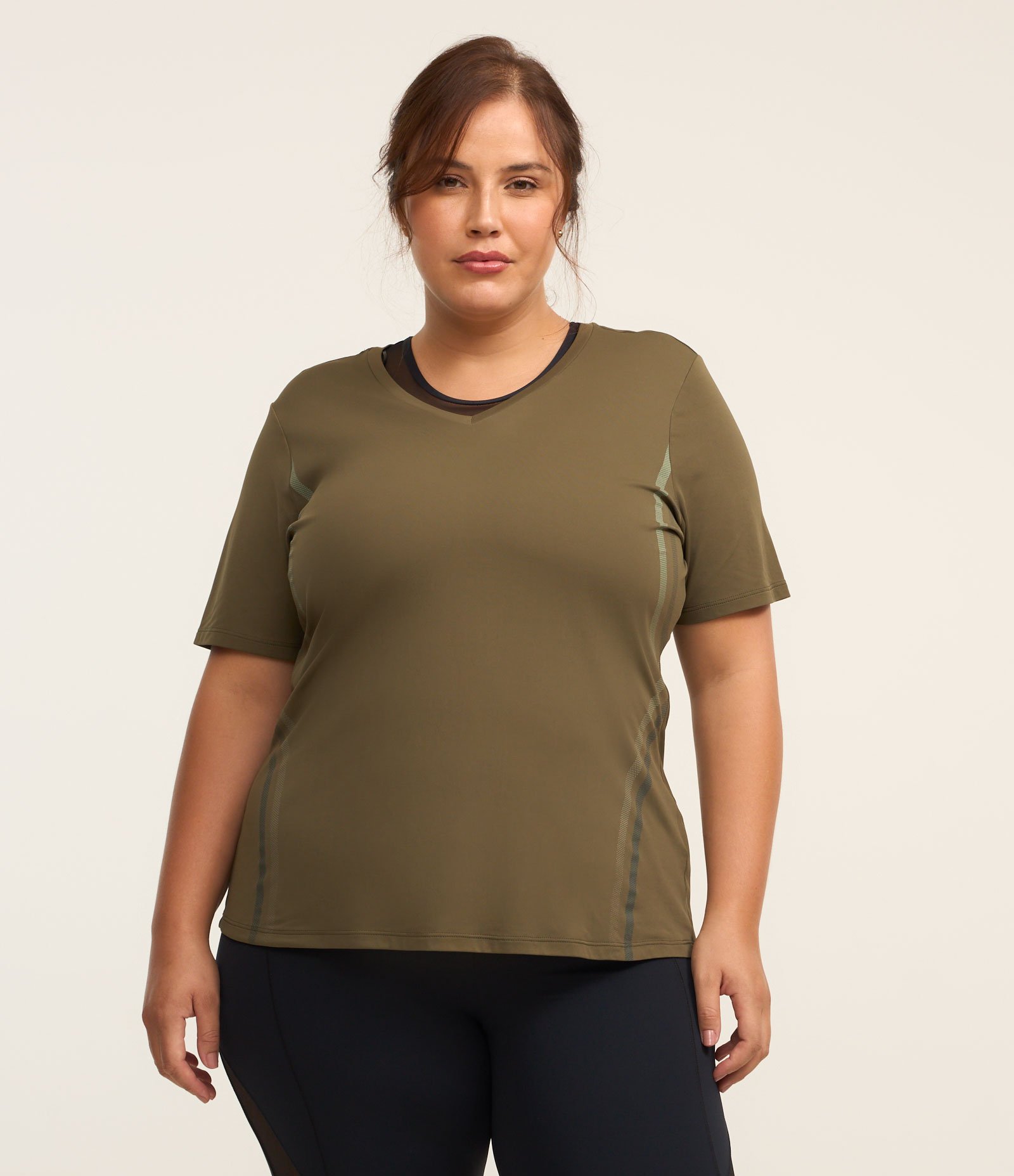 Camiseta Esportiva em Tecnologia Dry Curve & Plus Size Verde 1