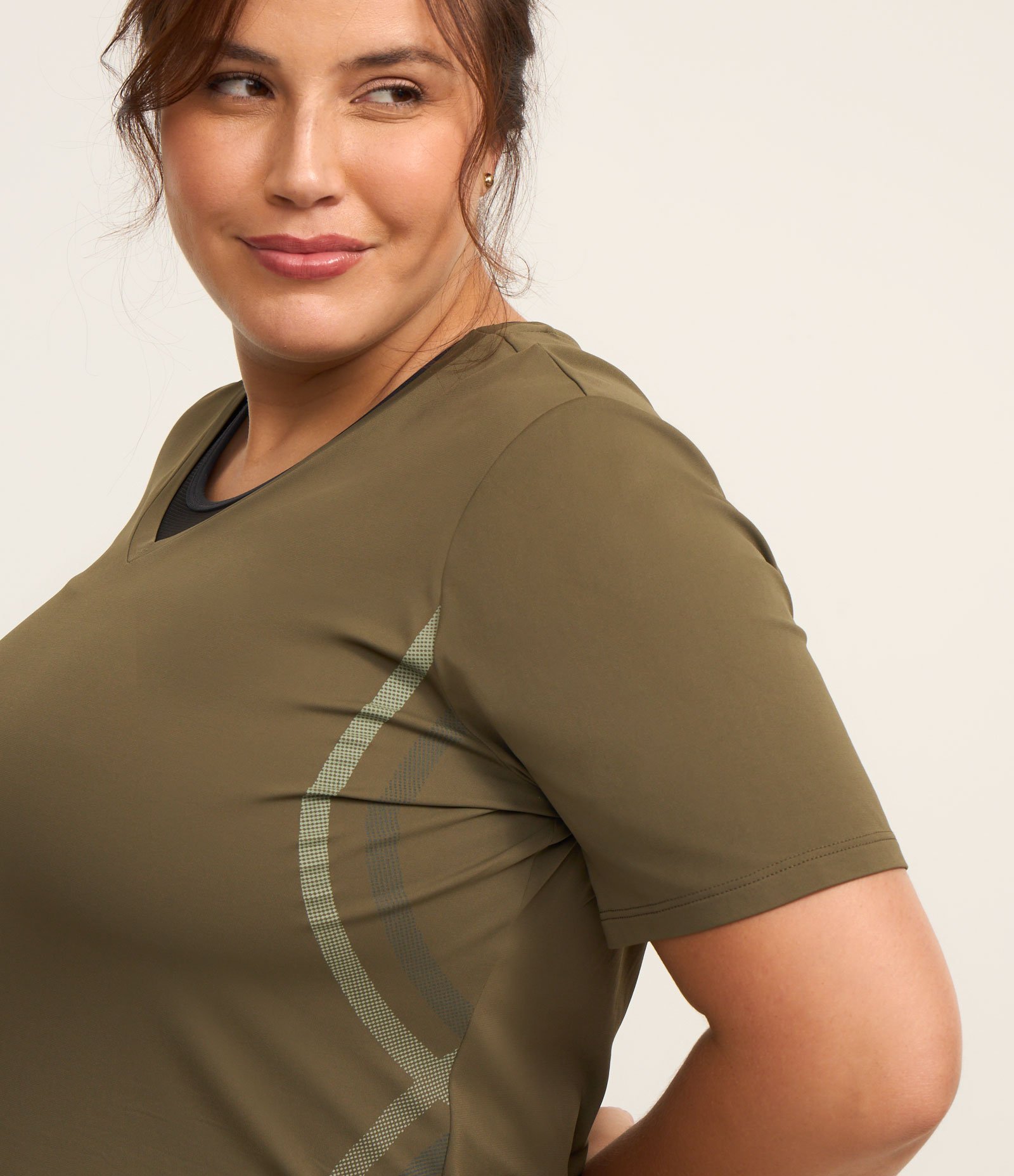 Camiseta Esportiva em Tecnologia Dry Curve & Plus Size Verde 3