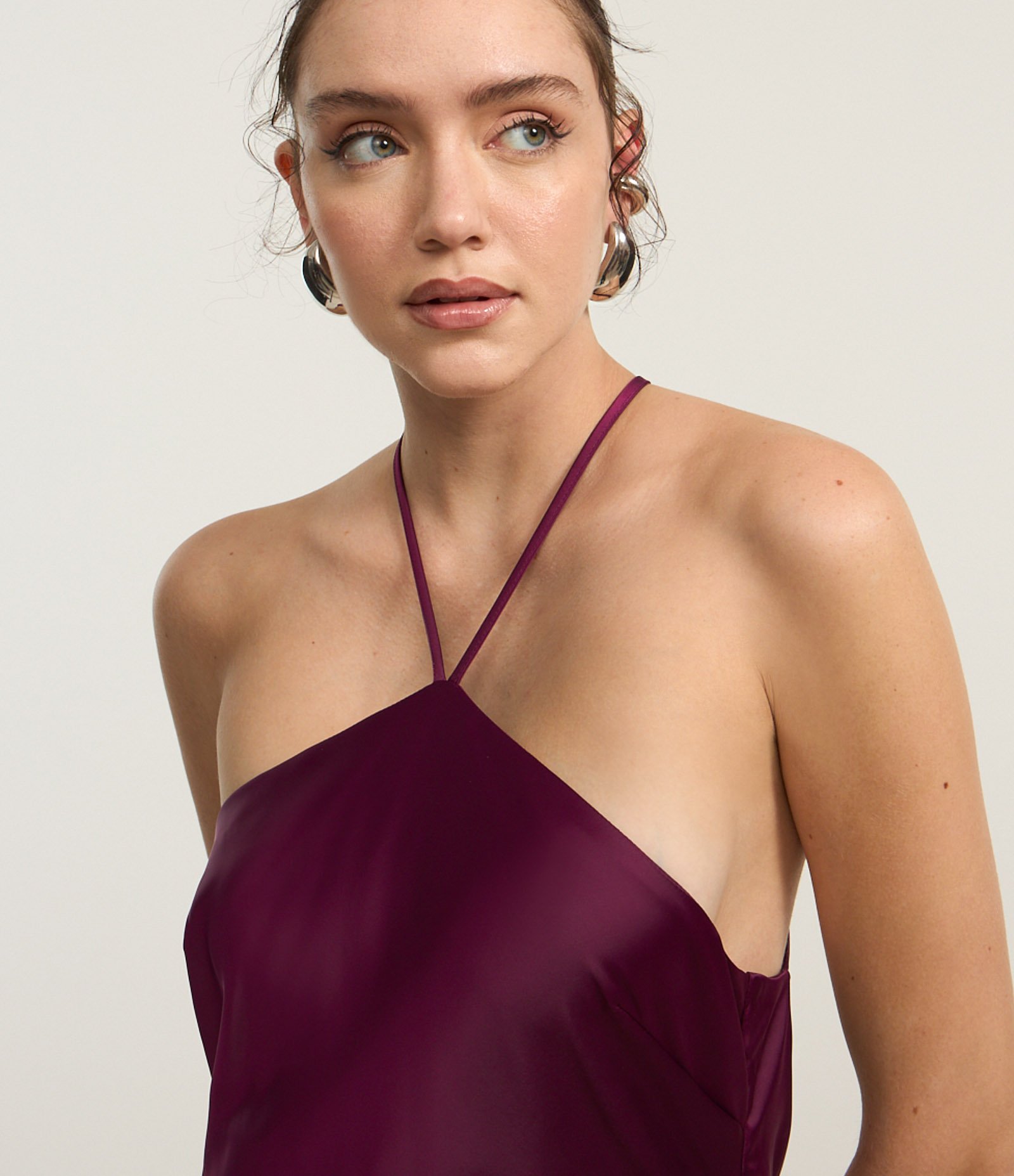 Vestido New Midi em Cetim com Decote Halter Roxo 4