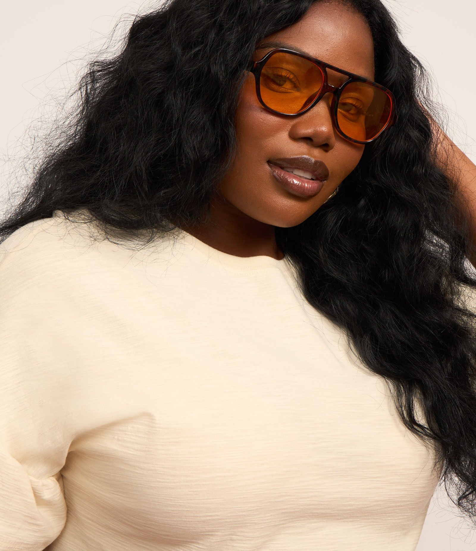 Camiseta em Flamê com Babado na Manga Curve & Plus Size Bege 3