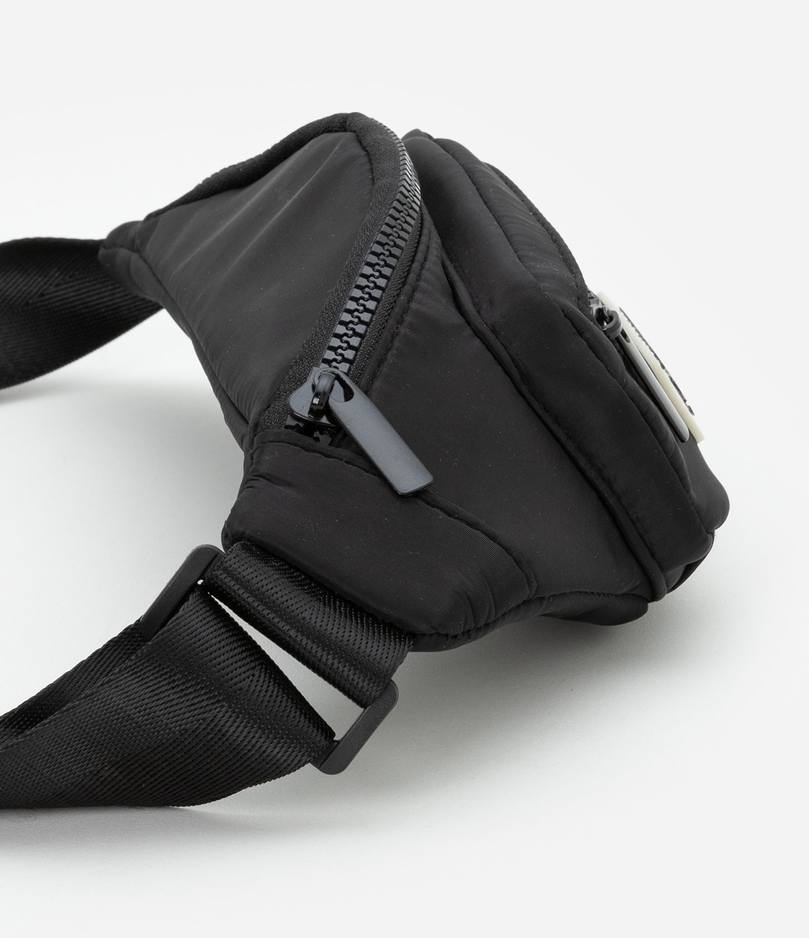 Pochete Infantil com Etiqueta Aplicada e Bolsos - Tam Único Preto 2