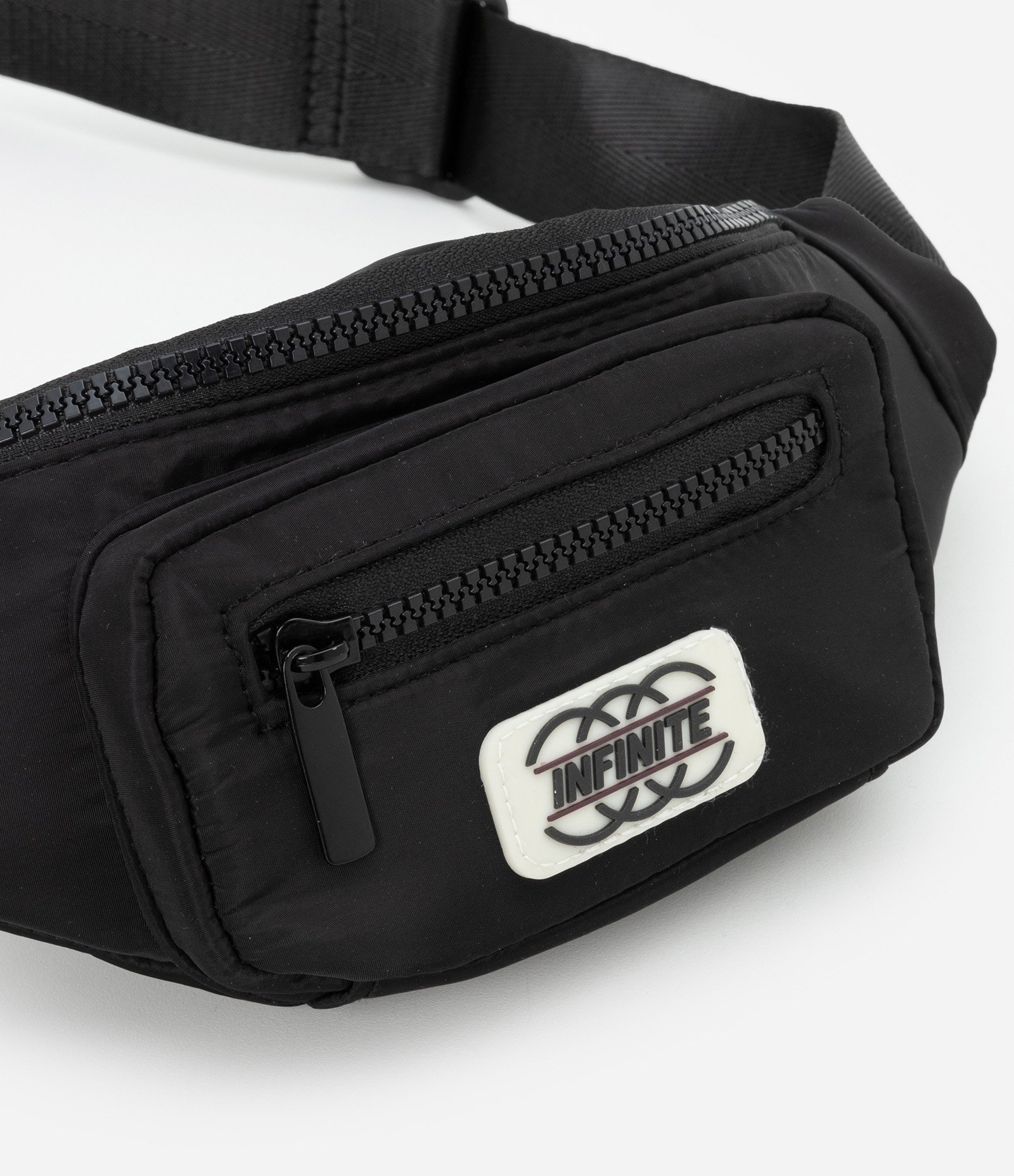 Pochete Infantil com Etiqueta Aplicada e Bolsos - Tam Único Preto 4