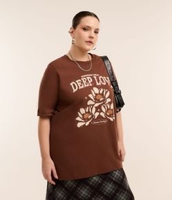 Camiseta Alongada Deep Love e Flores Curve & Plus Size