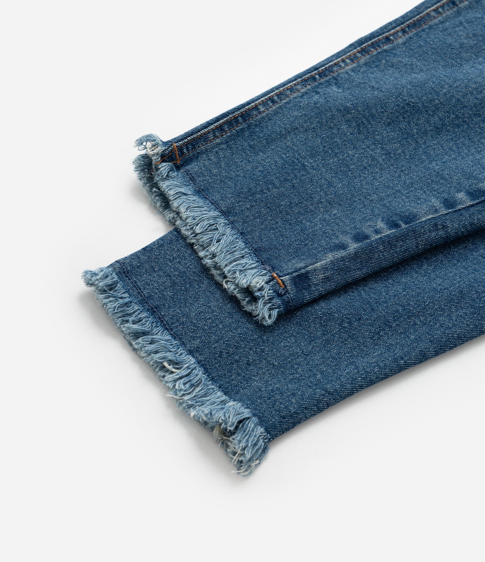 Calça Skinny em Jeans com Puídos e Barra Desfiada Curve & Plus Size Azul 9