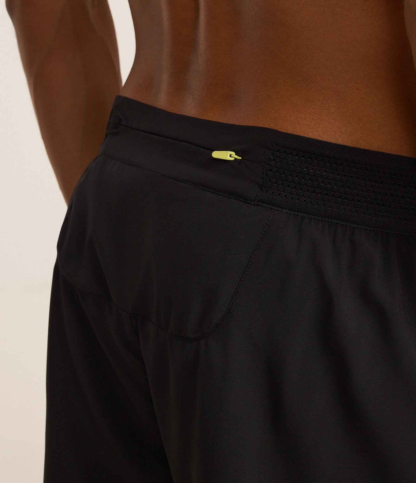 Bermuda Running Esportiva com Bolso Esportivo Funcional Preto 4