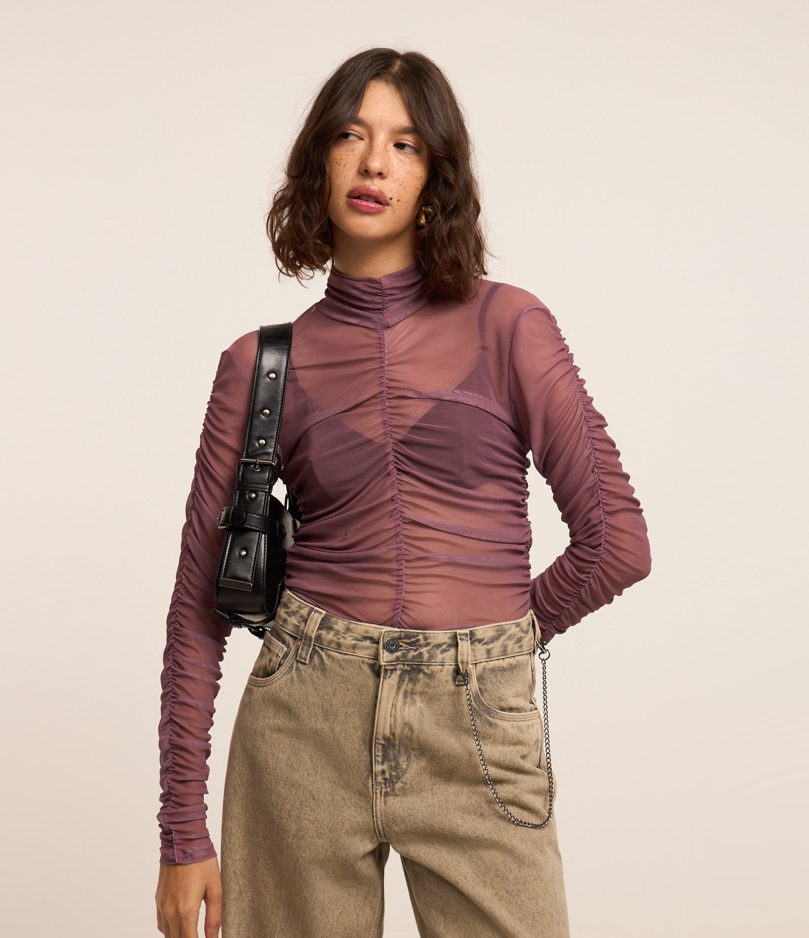 Blusa em Tule com Drapeado e Golinha Alta Marrom 1
