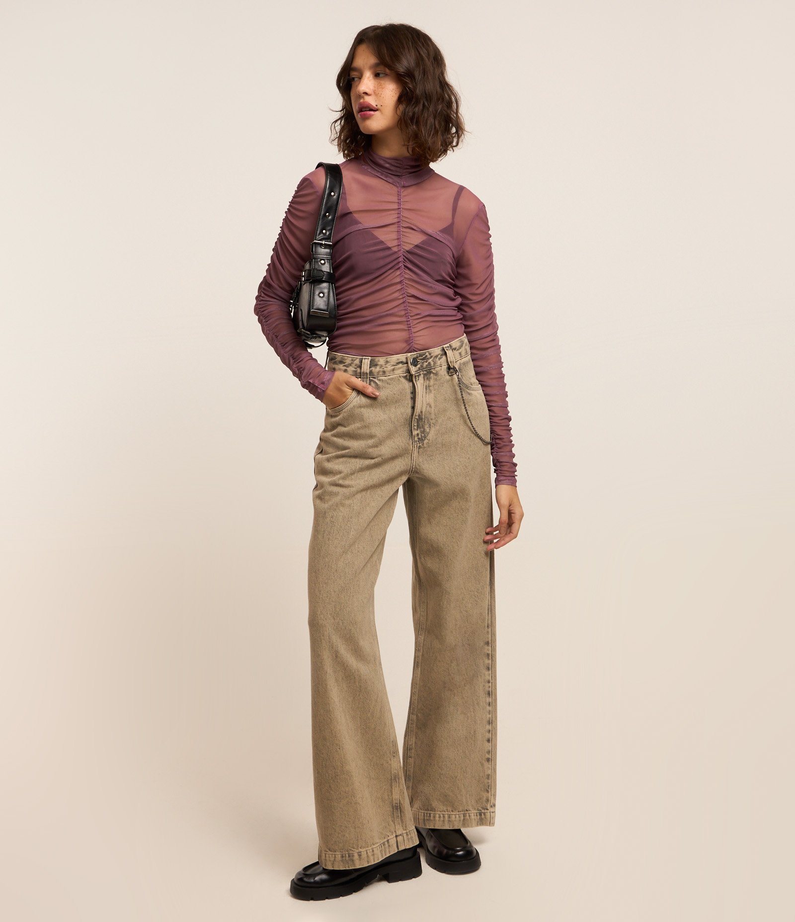 Blusa em Tule com Drapeado e Golinha Alta Marrom 2