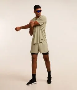 Bermuda Esportiva com Short de Compressão e Detalhe Refletivo