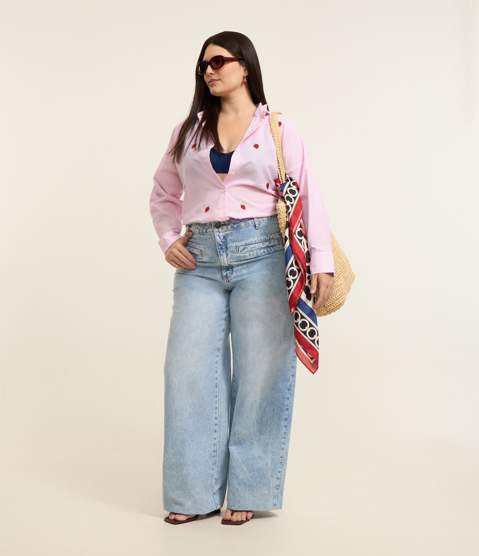 Camisa Listrada e Bordada de Morango Curve & Plus Size Rosa/Branco 2