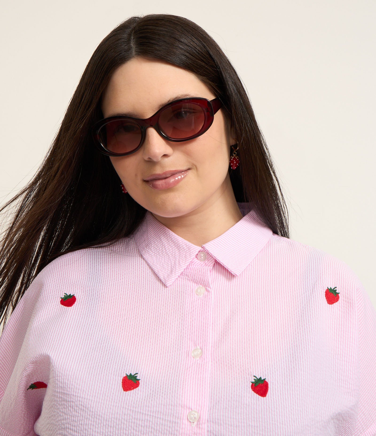 Camisa Listrada e Bordada de Morango Curve & Plus Size Rosa/Branco 3